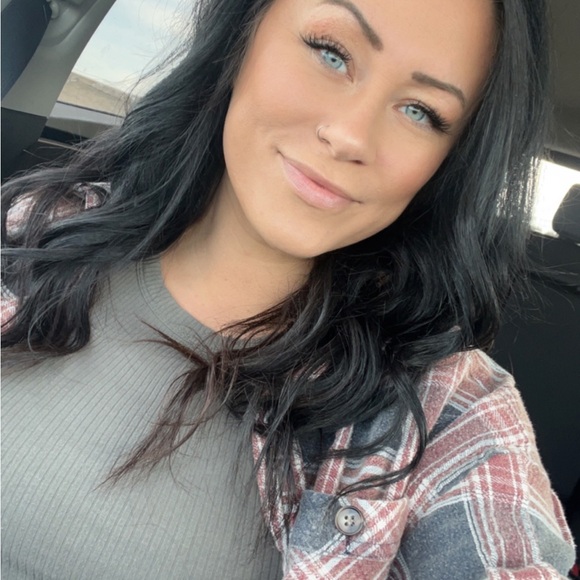 •Meet Your Posher• - Picture 3 of 4